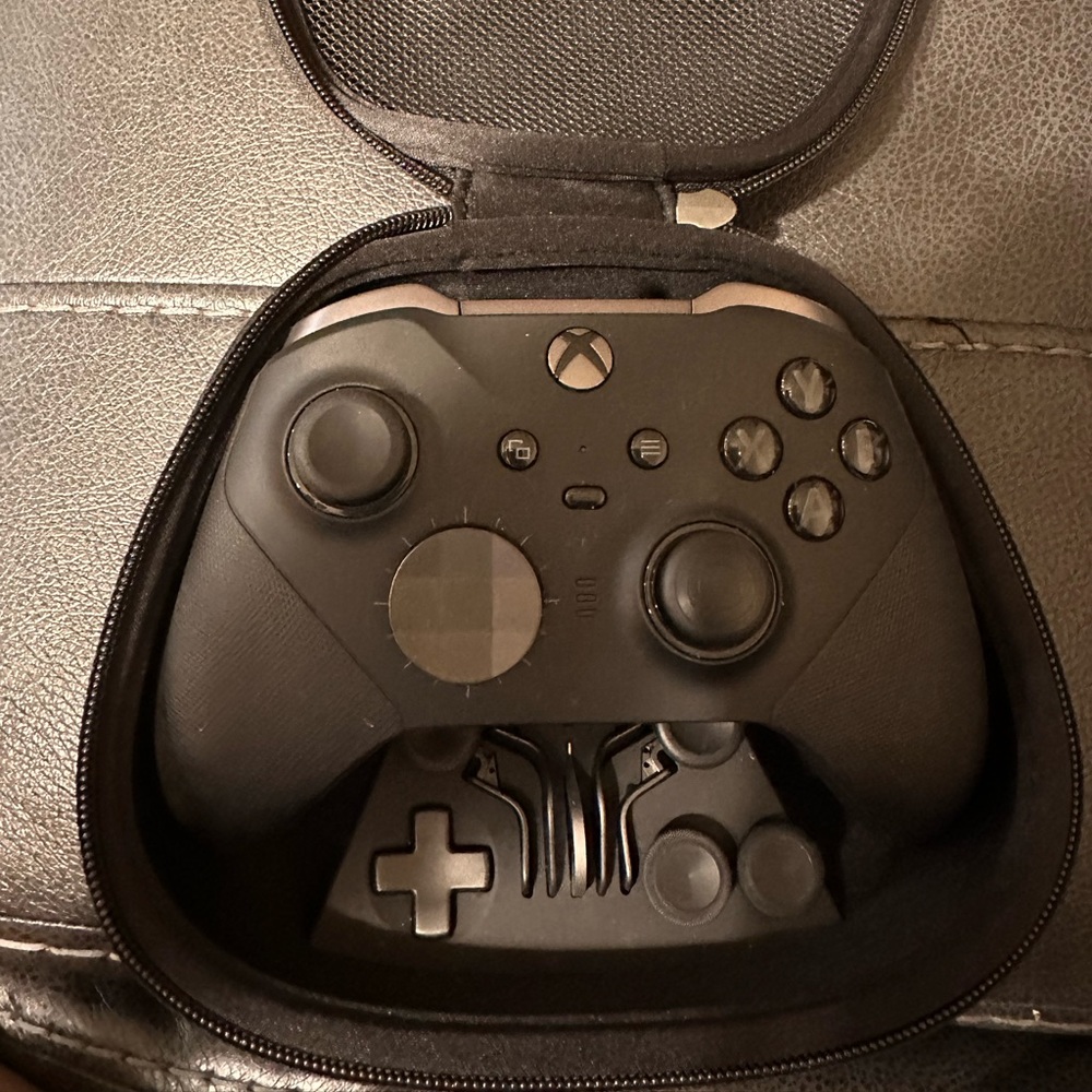 Xbox one elite 2 controller gently used a couple times